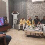 डा. वाजपेयी ने सुनी पीएम के मन की बात