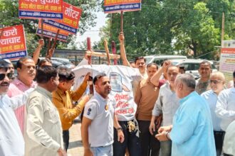 प्रीपेड मीटरों का दहन, बने हैं मुसीबत