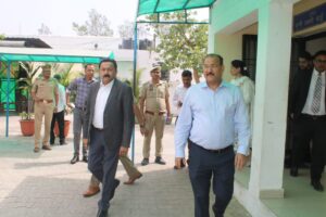 डीजे व डीएम पहुंचे नारी निकेतन