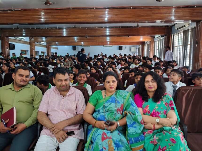 पृथ्वी दिवस पर चित्रकला प्रतियोगिता