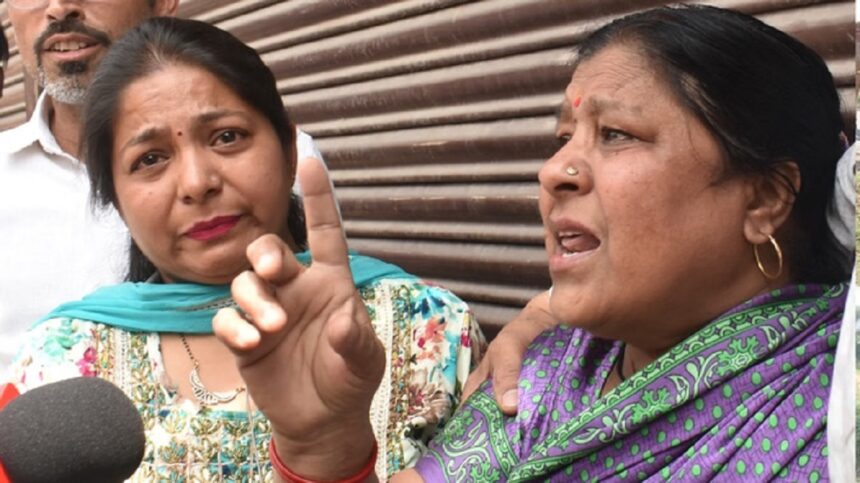 अफसरों की दुखती रग पर रख दिया है हाथ