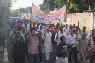 टीईटी की अनिवार्यता के विरोध में मशाल जुलूस