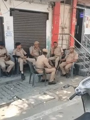 धरना स्थल सील, सेंट्रल मार्केट पीएसी के हवाले, बैरिकेटिंग