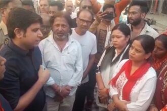 पास गए तो खैर नहीं! सेंट्रल मार्केट पर नेताओं को मैसेज