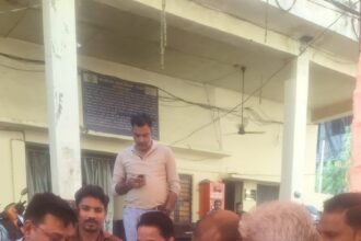 84 सौ चाहिए काम चला रहे 28 सौ से