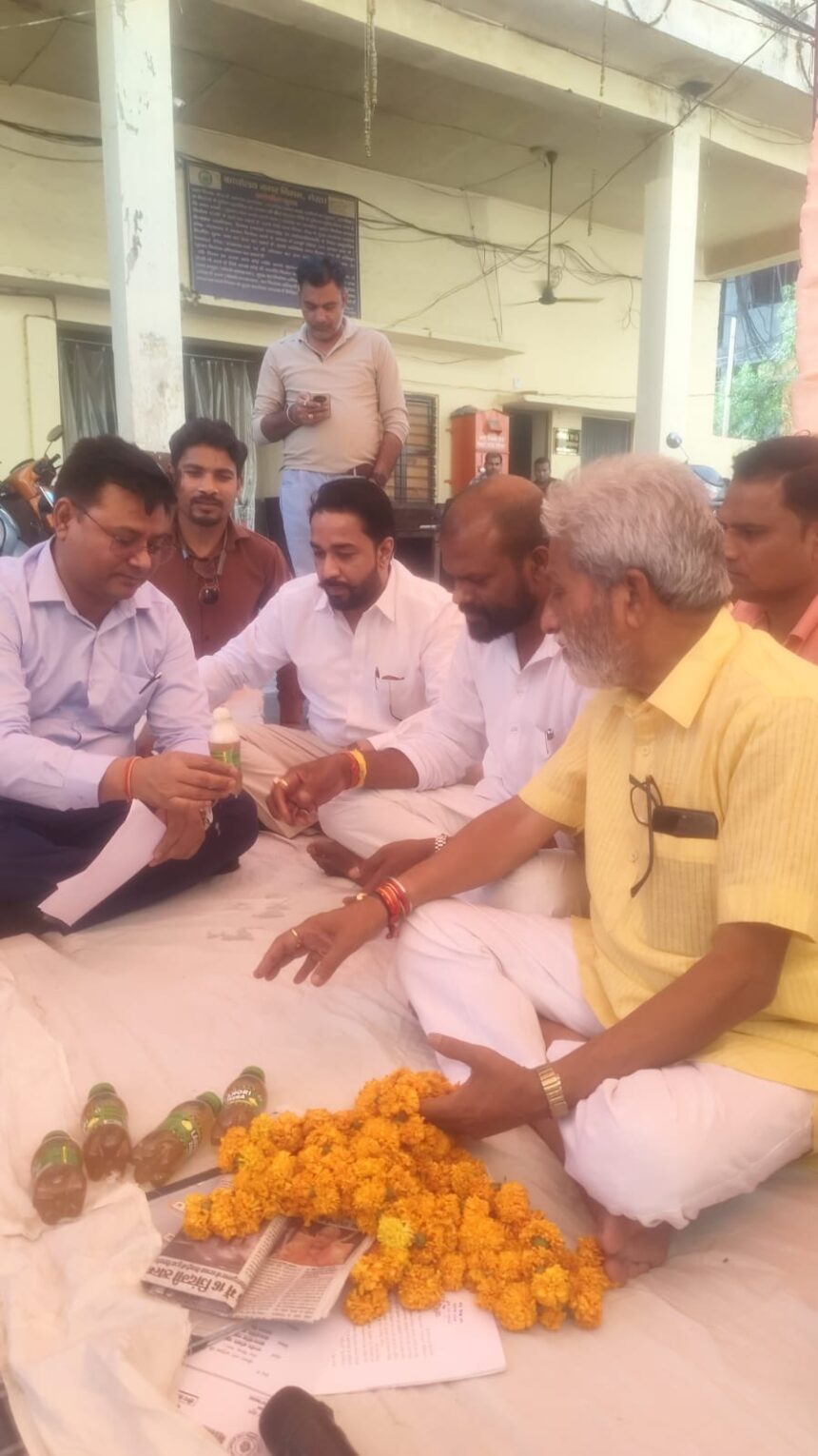 84 सौ चाहिए काम चला रहे 28 सौ से
