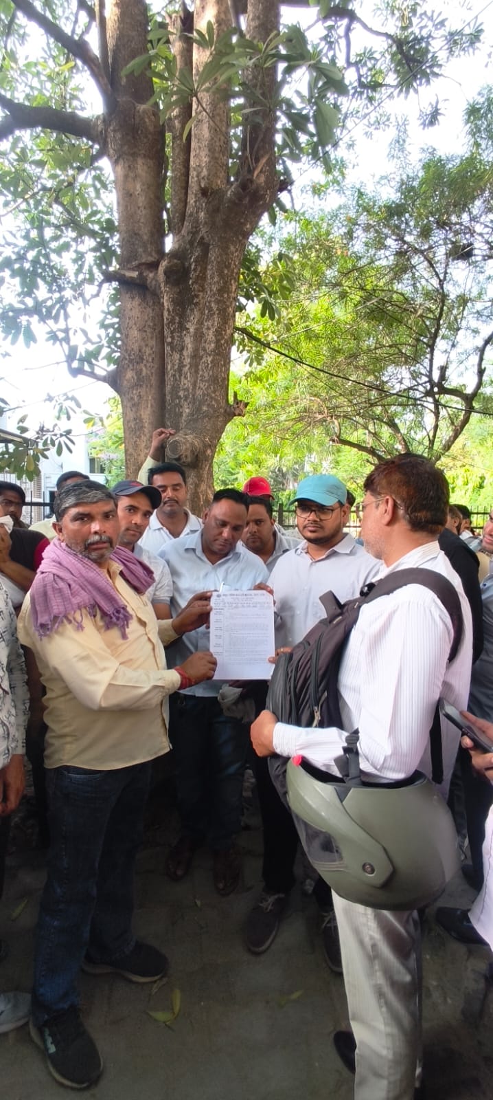 संविदा कर्मियों से खिलवाड़ क्यों