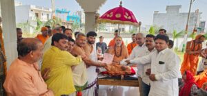 शंकराचार्य को सौंप दिया मंदिर, बनेगा आश्रम