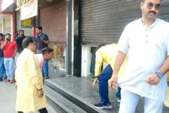 देने को आश्वासन तक नहीं था..