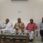 प्रभारी मंत्री ने की सर्किट हाउस में समीक्षा