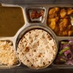 अफसरों ने बंद कराया लंगर तो गुरूद्वारा से आया खाना