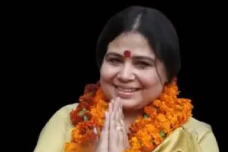 बीना वाधवा ने फूंका विपक्ष का पुतला