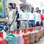 चार हजार तक बिक रहा सिलेंडर