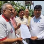 रात के दो बजे दबिश व्यापारी नेता हाउस अरेस्ट