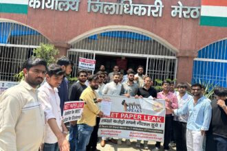 पेपर लीक के विरोध में जोरदार प्रदर्शन व हंगामा