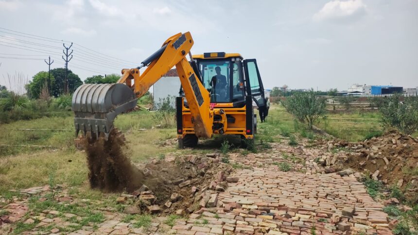 राकेश दीवान की अवैध कालोनी जमींदोज