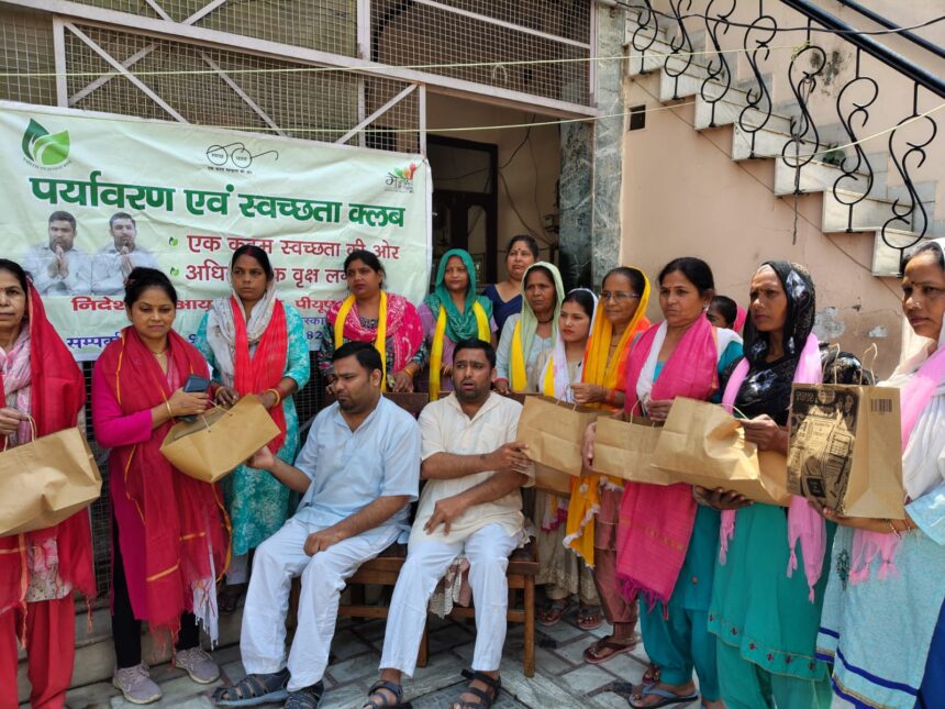 महिला कामगारों को किया सम्मानित