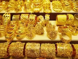 सोने को अब नहीं पूछ रहा कोई