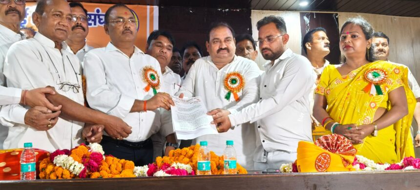सीएम योगी से लेबर कोड पर रोक की मांग