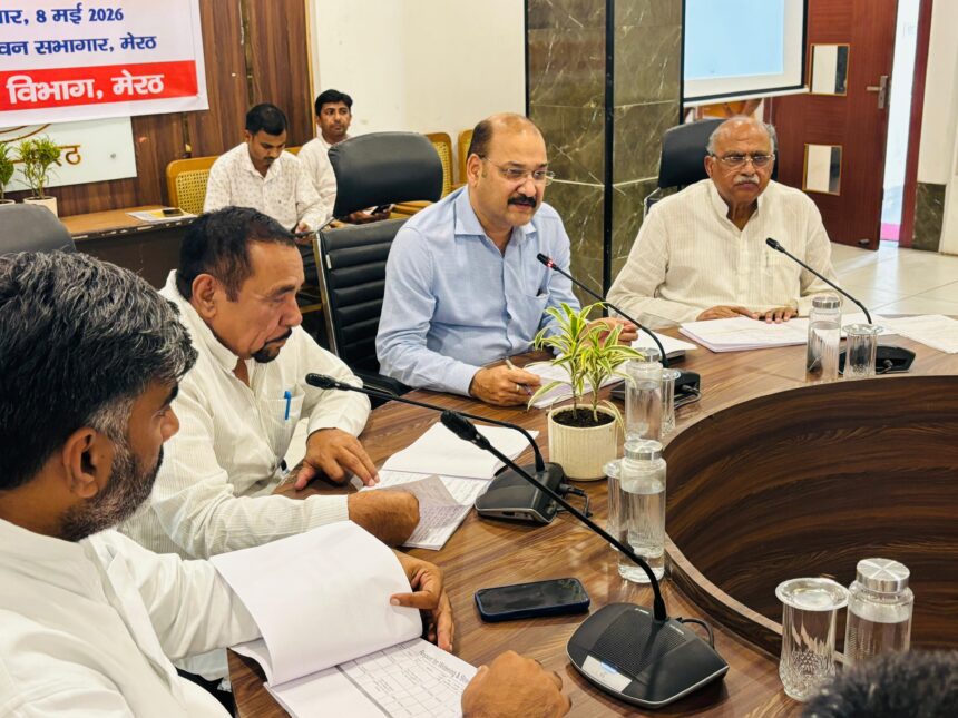 सड़क सुरक्षा को लेकर डीएम ने ली बैठक