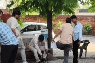 तलाशी के नाम पर चोटी तक दी खुलवा