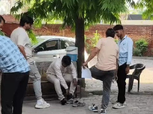 तलाशी के नाम पर चोटी तक दी खुलवा