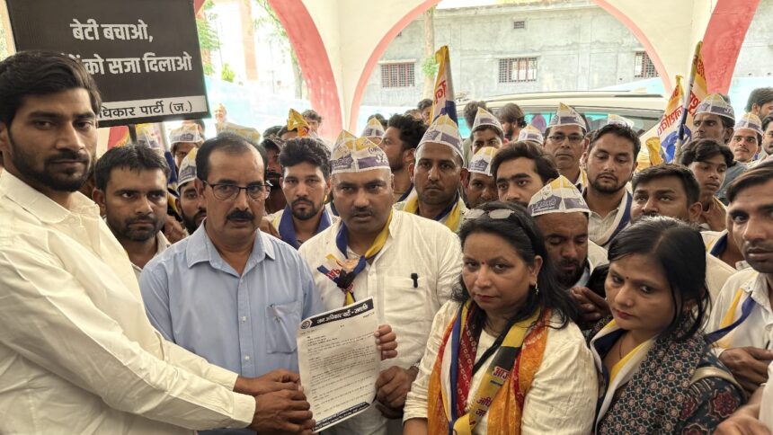 आज़ाद अली का डीएम की मार्फत राज्यपाल को ज्ञापन