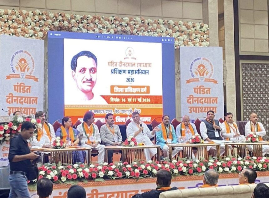 पीएम मोदी राष्ट्र के पथ प्रदर्शक