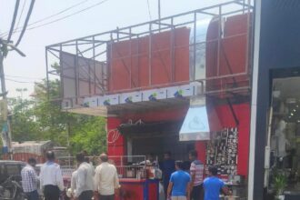 सदर में सरकारी जगह घेरने का चस्का