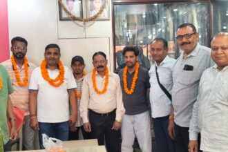 ईमानदारी और ईमानदार दोनों अभी हैं जिंदा