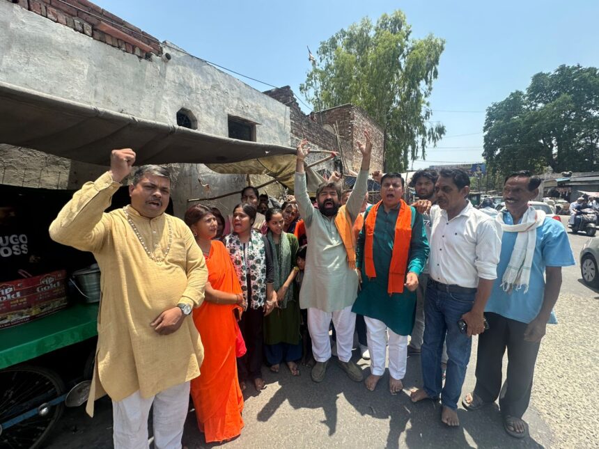 सचिन ने किया मंदिर के समीप नॉनवेज का विरोध