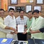 व्यापारी बोले कार नहीं पब्लिक ट्रांसपोर्ट