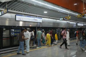 यात्रियों की संख्या में भारी उछाल, फेरे बढ़ाए