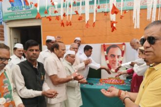 पुण्यतिथि पर कांग्रेसियों की राजीव गांधी को श्रद्धांजलि
