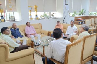 योगी सरकार दे रही भरपूर बिजली फिर कटौती क्यों
