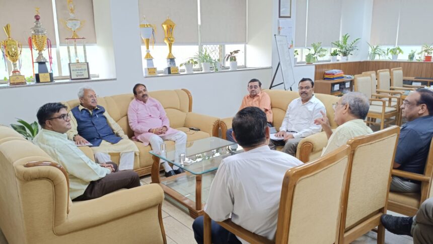 योगी सरकार दे रही भरपूर बिजली फिर कटौती क्यों
