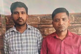 एक लाख की रिश्वत में जेई व ड्राइवर को धरा