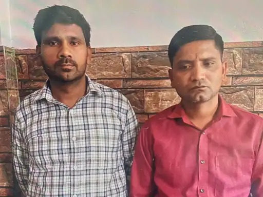 एक लाख की रिश्वत में जेई व ड्राइवर को धरा