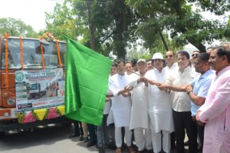 निगम अफसर बोले विकास पार्षद बोले खुली लूट