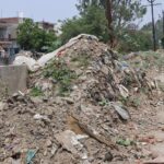 सड़ती नालियां-कूडे के ढेंर दावा शहर को इंदौर बनाने का