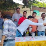 पत्रकार दिवस पर बांटा ठंड़ा पेय