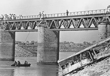 खतरे से खाली नहीं भारतीय रेल का सफर