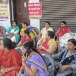 धरने पर बैठी महिलाओं को एक अदत टैंट की दरकार