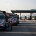 थमे ट्रकों के पहिए तीन दिन का चक्का जाम