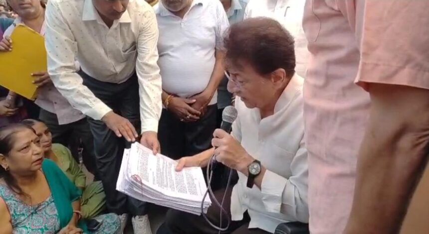मियाद खत्म धरना जारी, तोड़फोड़ की तैयारी