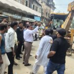 केसरगंज पल्हेडा कुटी पर गरजा निगम का बुल्डोजर