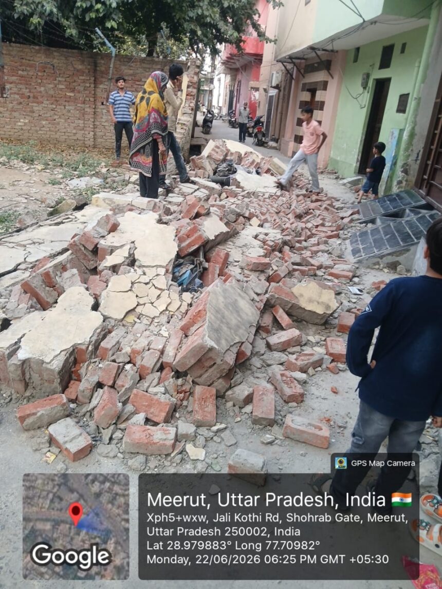 शहर के पूर्वा जाफते खान में दीवार गिरी