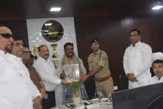 भाजपाइयों ने किया प्रभारी मंत्री जोरदार का स्वागत
