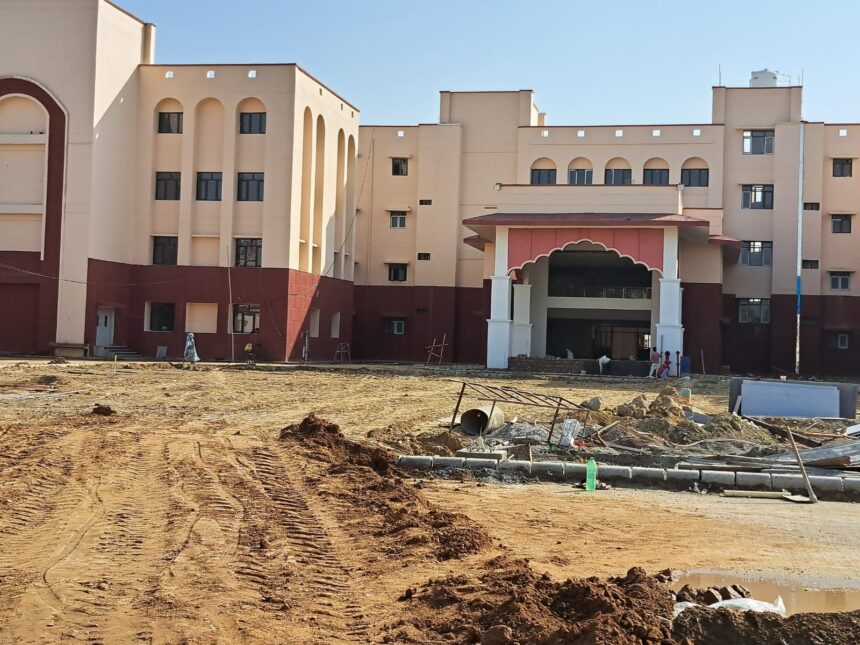 नगर निगम अफसरों को हाईकोर्ट में घसीटा