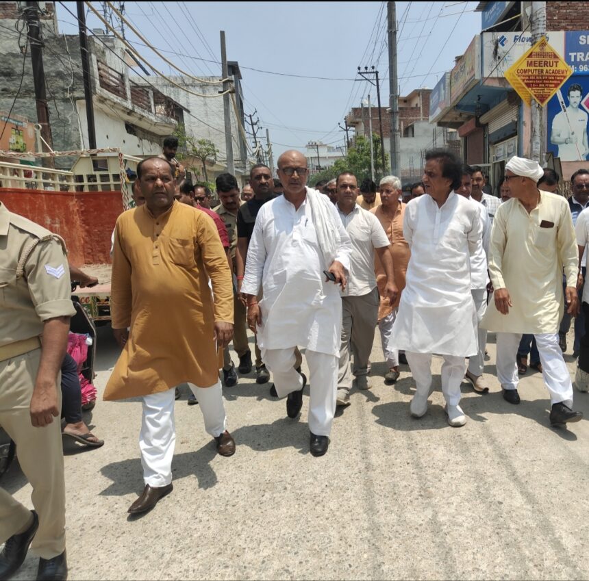 निगम चीफ बोले क्या ऐसी बनती है सड़क..